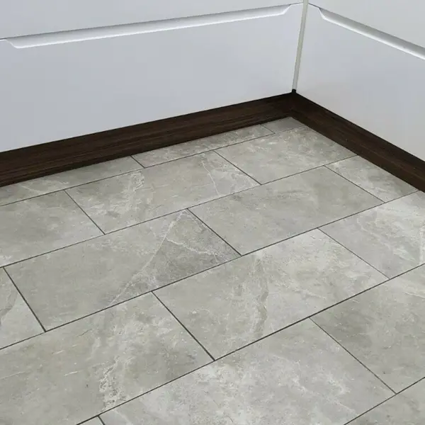 BruggeLightGreyKitchenFloor.webp