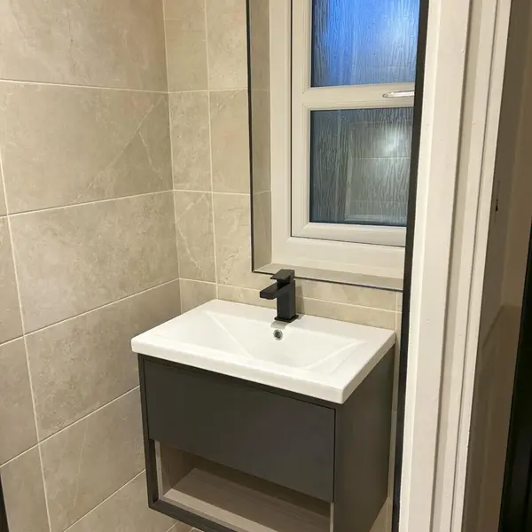 BruggeIvoryWallBathroom3.webp