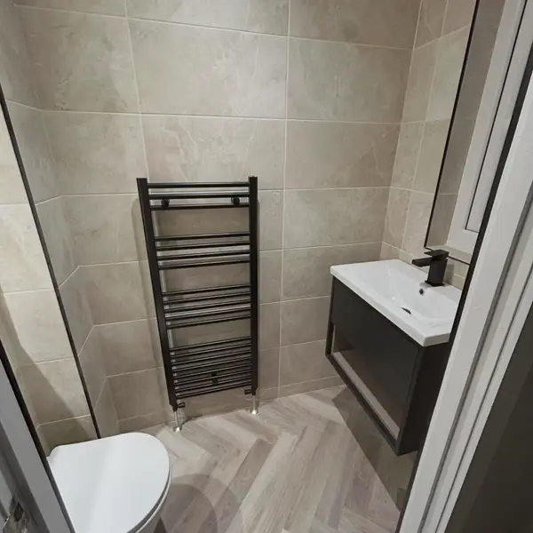 BruggeIvoryWallBathroom.webp