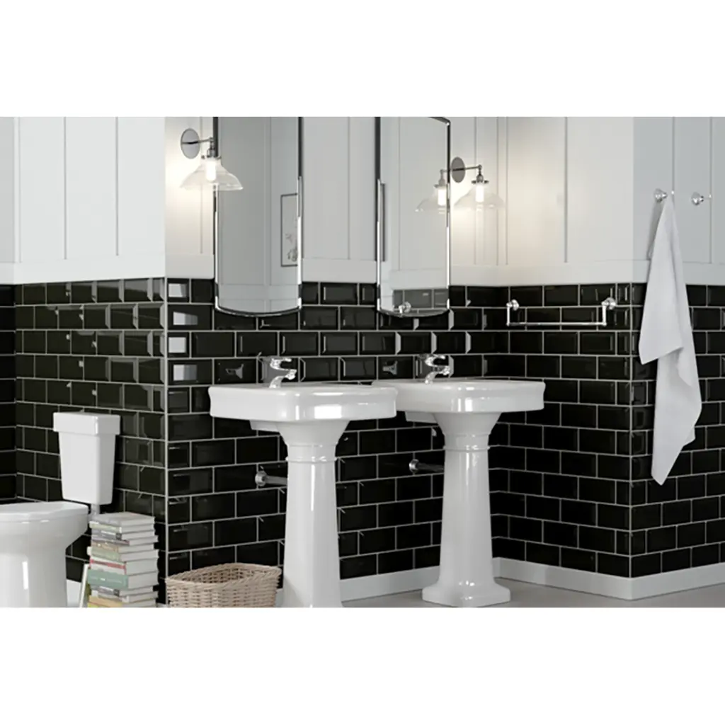 signature_metro_10x20_black_bevelled_roomset_1.webp